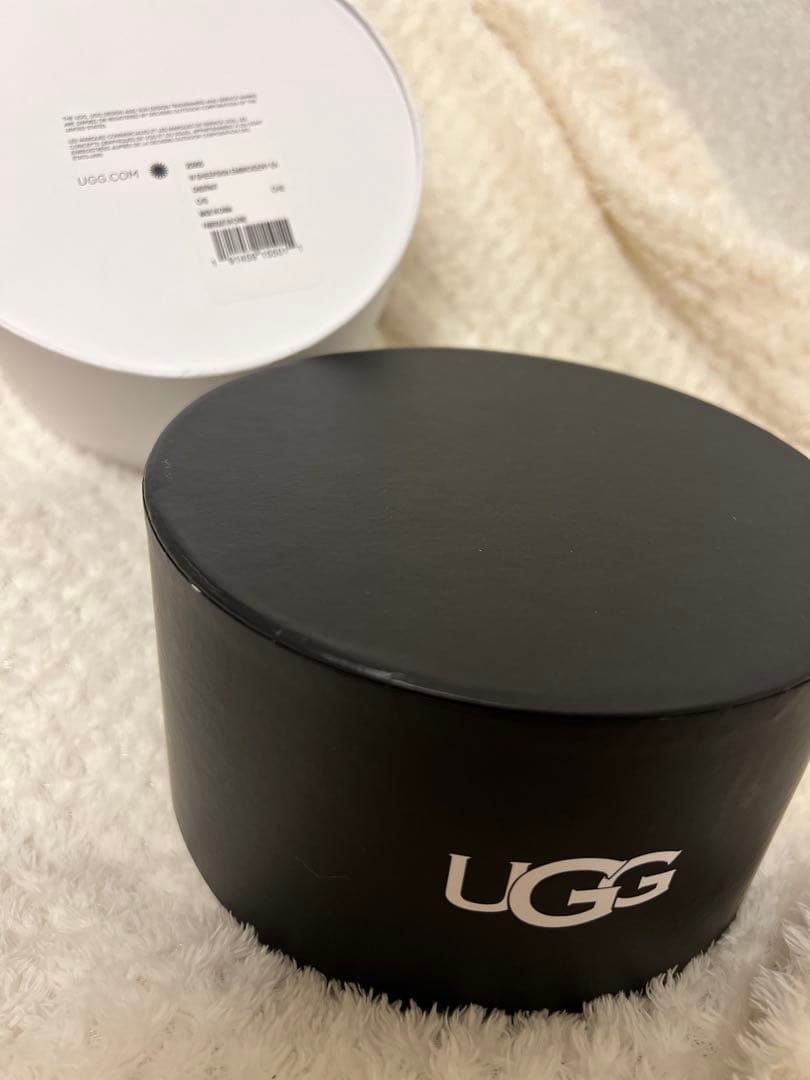 UGG イヤーマフ　（シープスキン エンブロイダリー イヤーマフ）