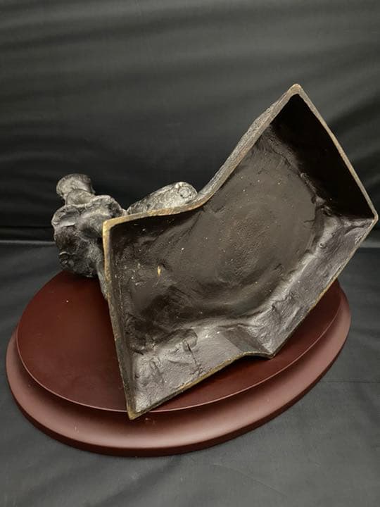 ブロンズ 肩叩き　銅製 彫刻 置物 台付　作家物　開運 骨董 美術 アンティーク