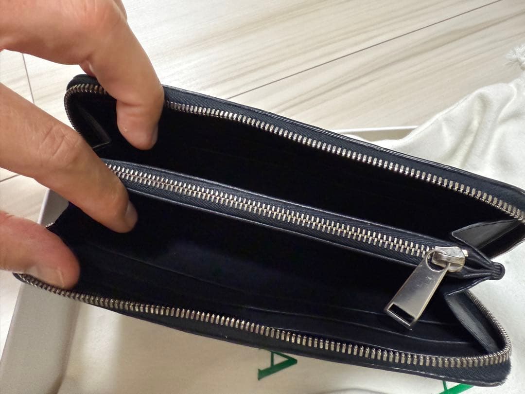BOTTEGA VENETA（ボッテガ・ヴェネタ）　長財布　ネイビー