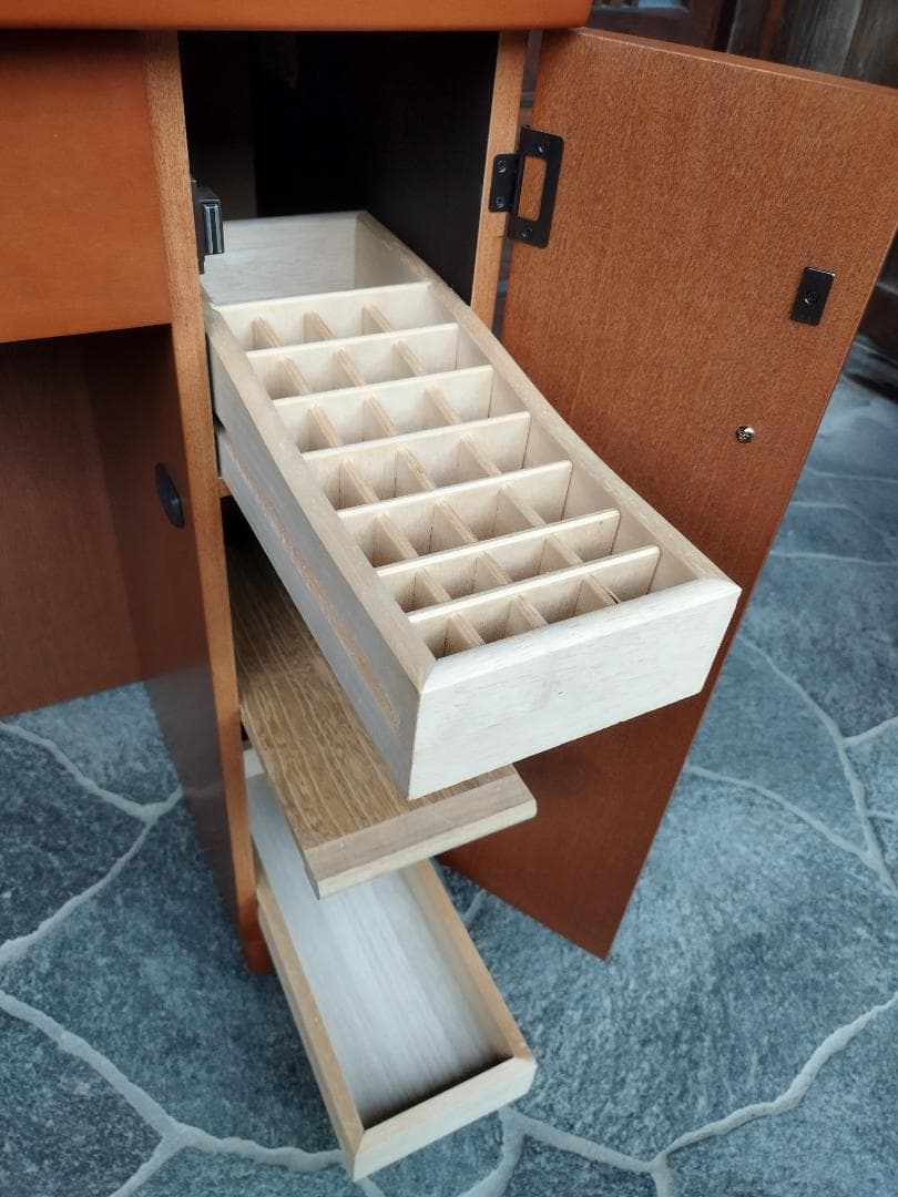 大塚家具　鏡台　ドレッサー　美品　大塚化学株式会社　家具事業部