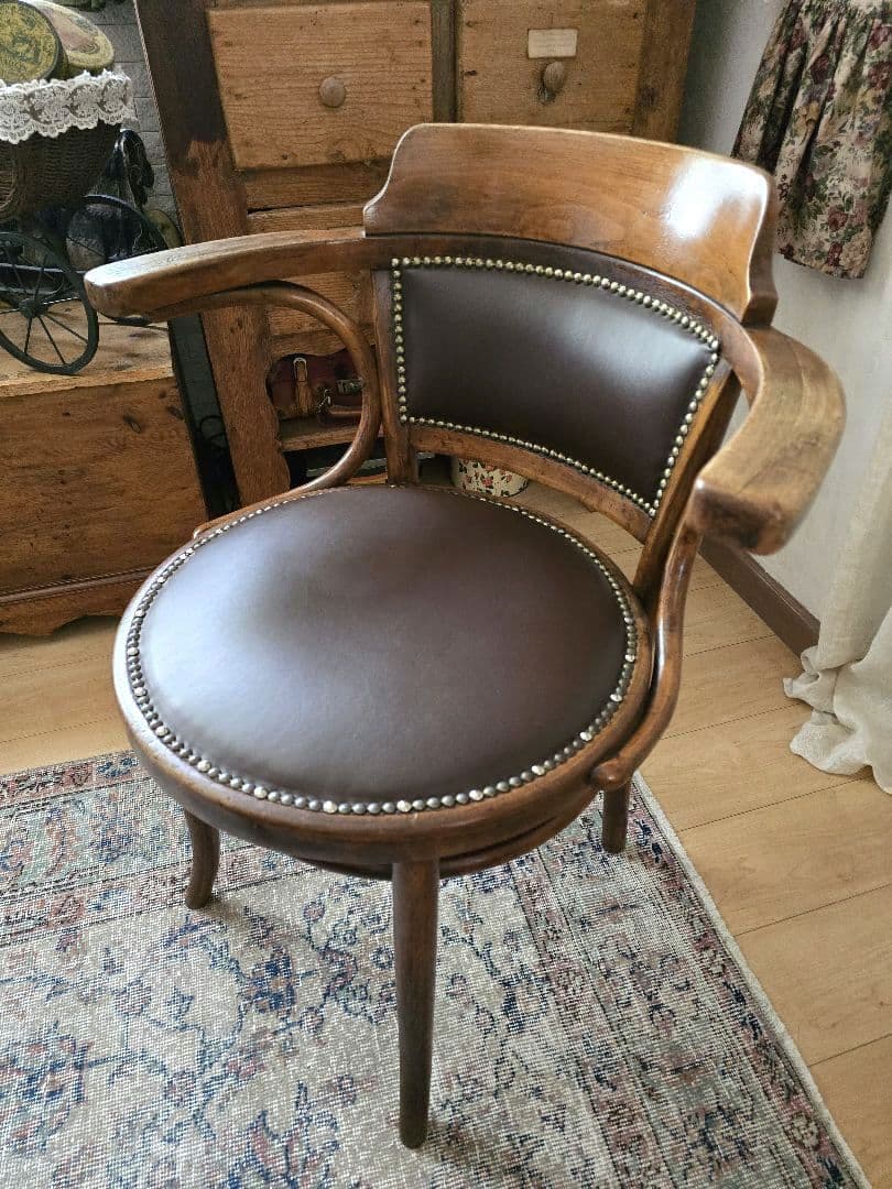 イギリスアンティーク　アームチェア　ベントウッドチェア