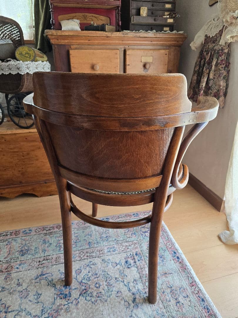 イギリスアンティーク　アームチェア　ベントウッドチェア