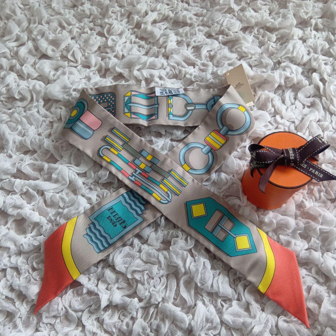 新品 エルメス ツイリー Carre en Boucles カレ・アン・ブックル