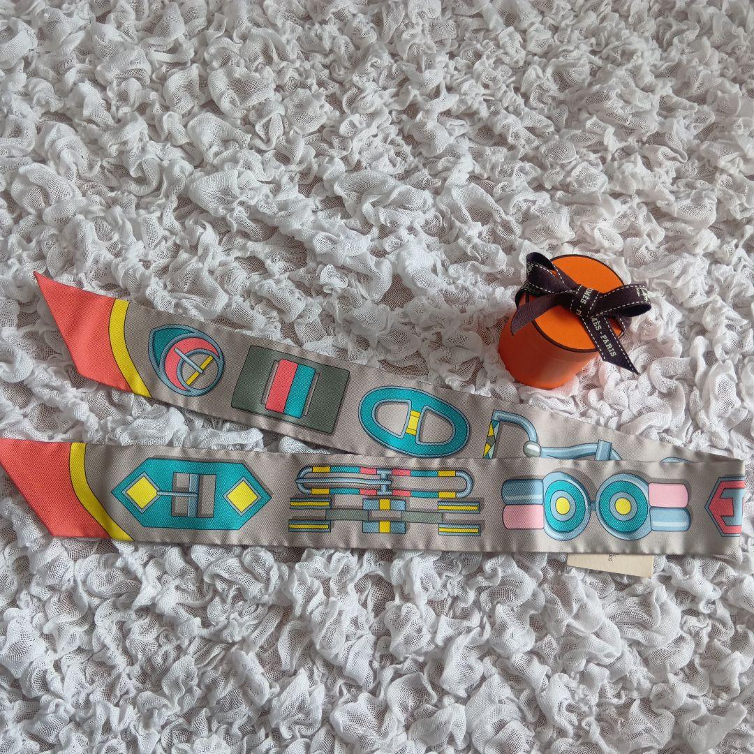 新品 エルメス ツイリー Carre en Boucles カレ・アン・ブックル