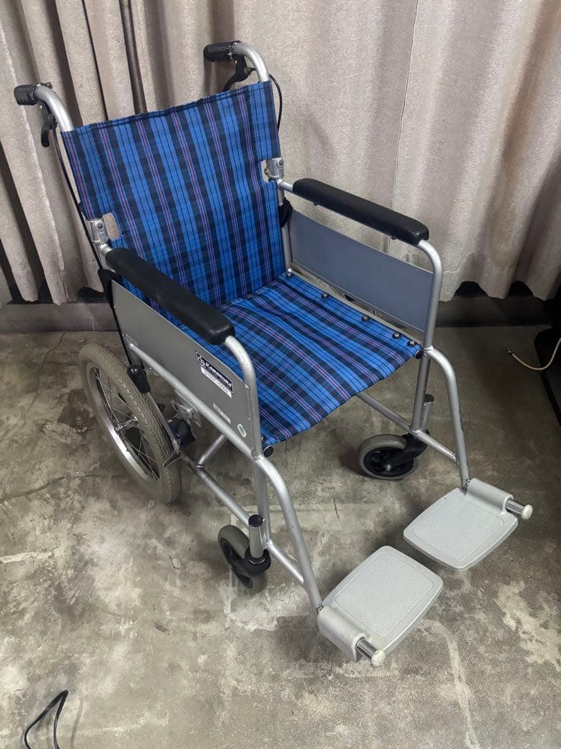 比較的キレイ‼️kawamura KA16-40SN-B車椅子　介助型車イス