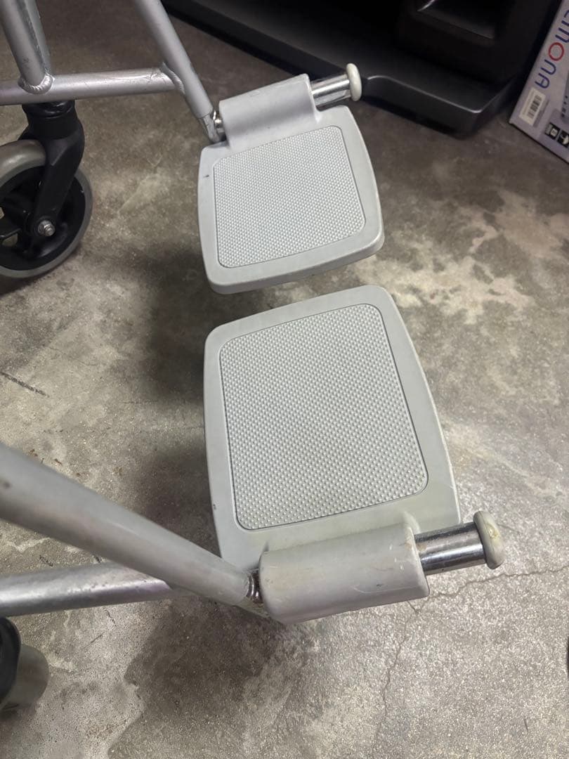 比較的キレイ‼️kawamura KA16-40SN-B車椅子　介助型車イス