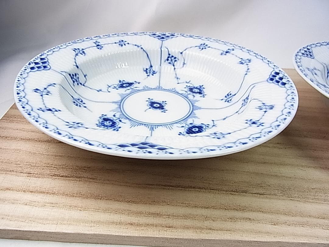 正規品新品同様ブルーフルーテッド ハーフレース ディープ プレート 21cm2枚