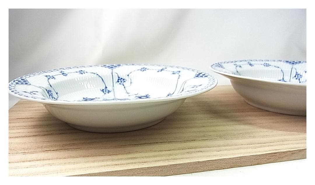 正規品新品同様ブルーフルーテッド ハーフレース ディープ プレート 21cm2枚