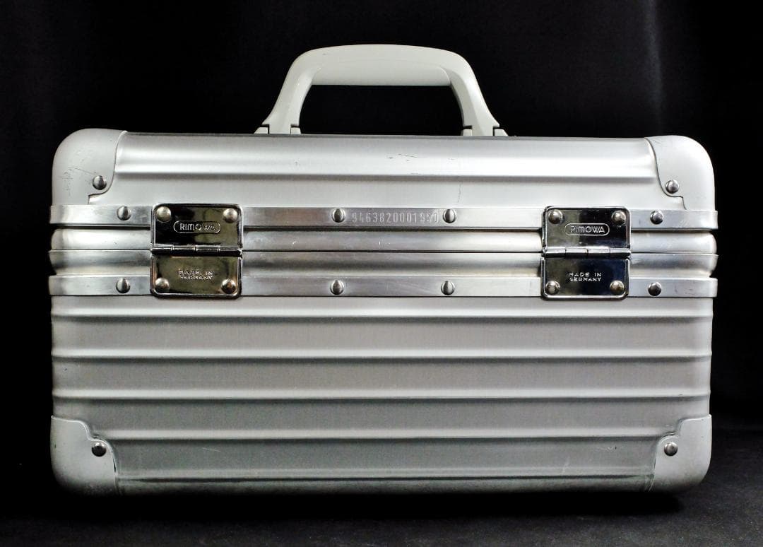 リモワ 946.38『OPAL/オパール』アルミ ビューティケース 鍵付17L