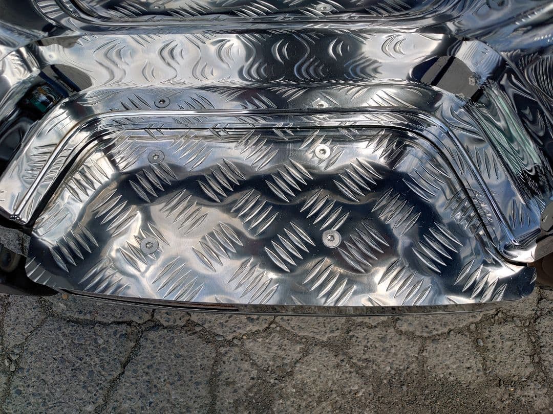 クオン　サイドステップ　アルミ縞板　下段セット　ボルトナット付き