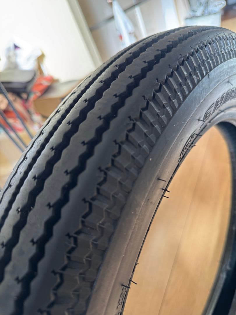 大幅値下げ、山、9くらいです、シンコークラシックタイヤ 4.00/18インチ！