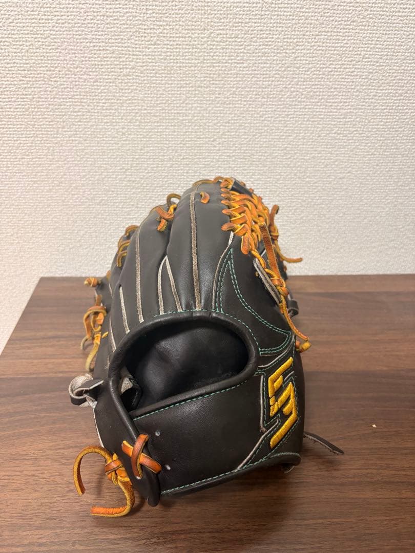 硬式外野手用グローブ