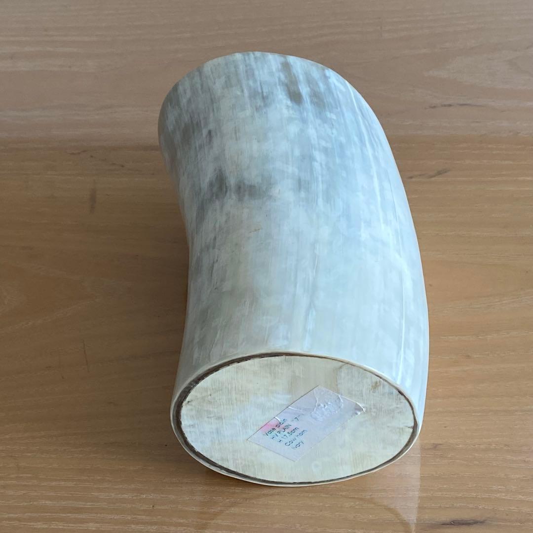 ジヤ・ケニアカウホーンベース牛角花器　水牛の角フラワーベースファーマーズテーブル