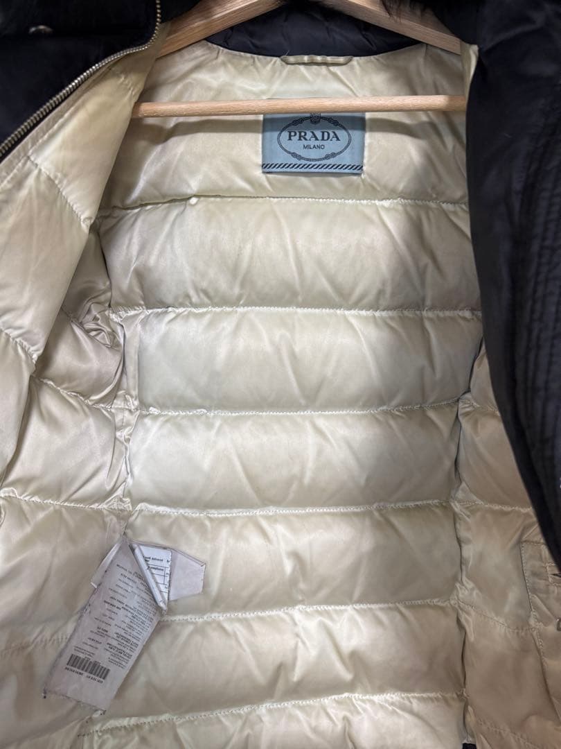 お*ち様 プラダ　ダウンジャケット　黒