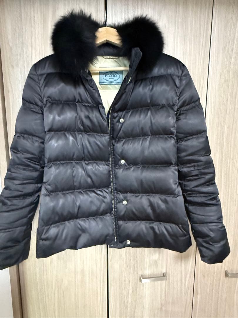 お*ち様 プラダ　ダウンジャケット　黒