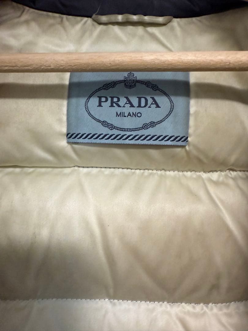 お*ち様 プラダ　ダウンジャケット　黒