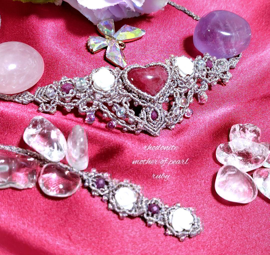 ✩ロードナイトシリカ、マザーオブパール、カーネリアンマクラメ編みネックレス