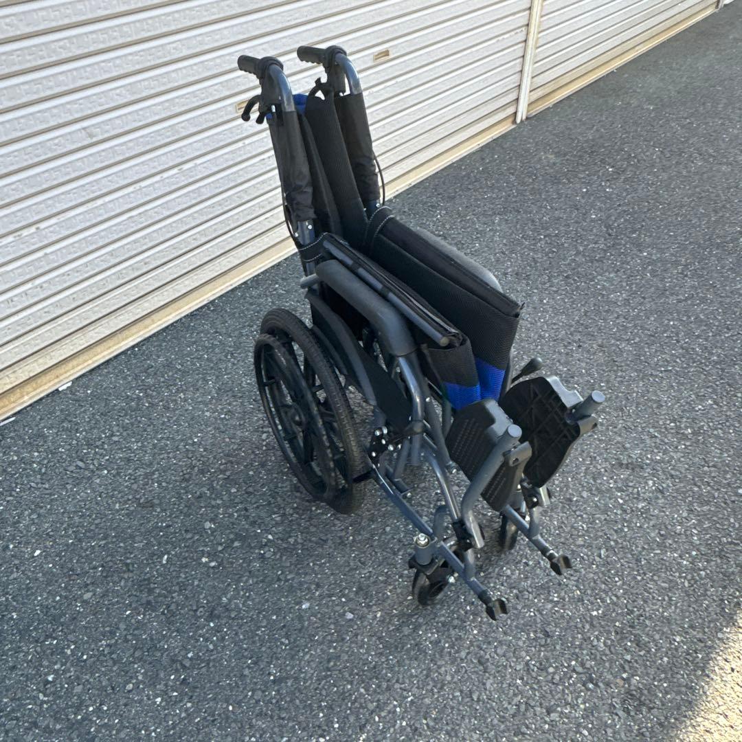 ノーパンクタイヤ 折りたたみ式 自走用車椅子 介助兼用【A-214】