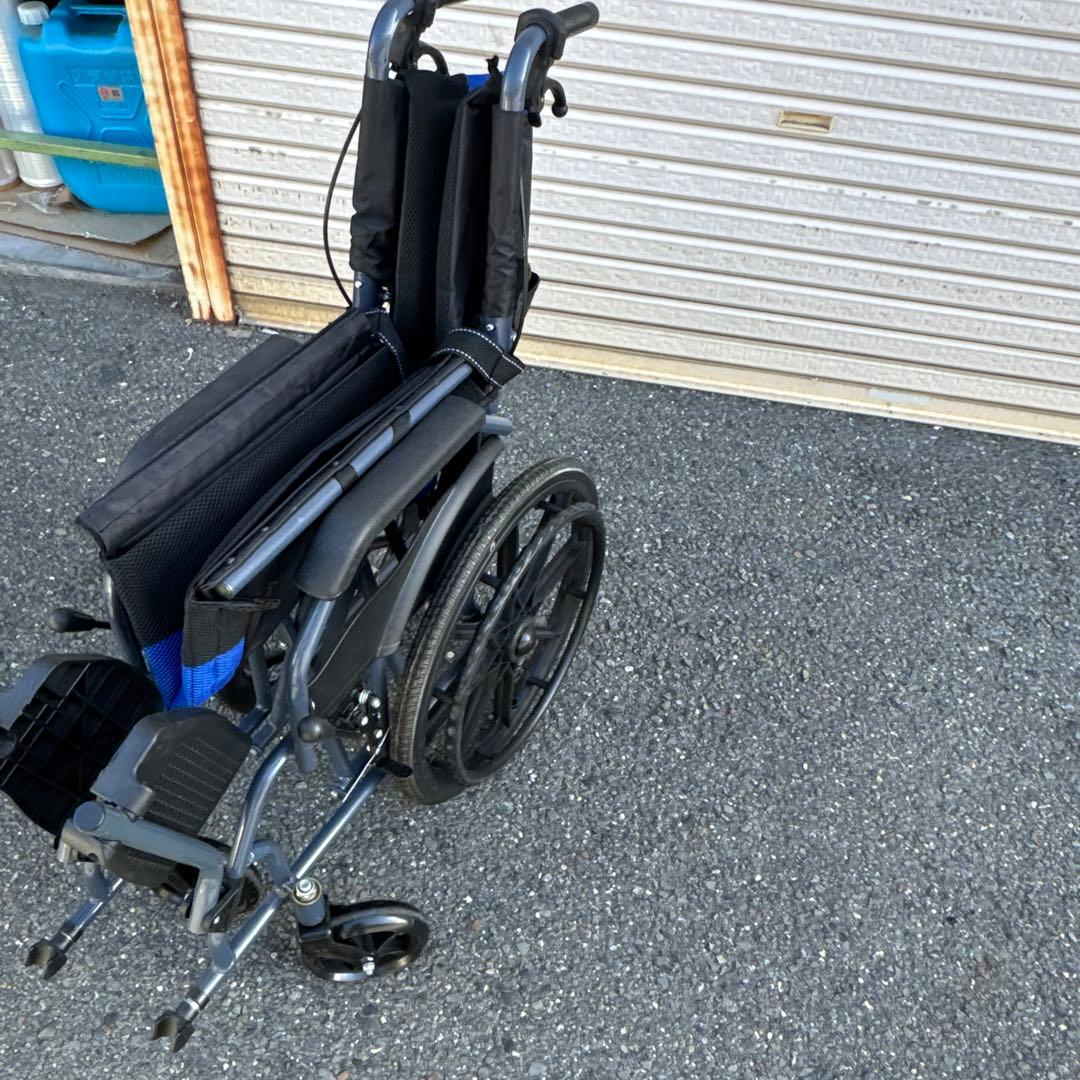 ノーパンクタイヤ 折りたたみ式 自走用車椅子 介助兼用【A-214】