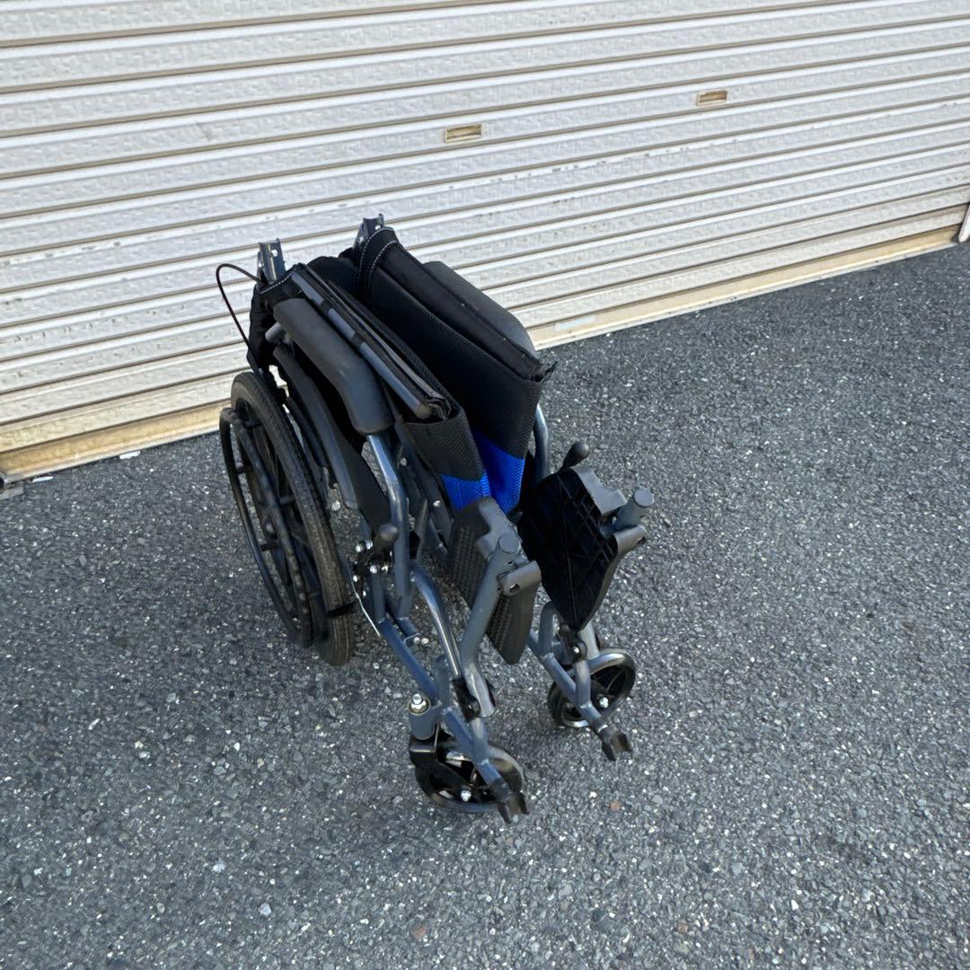 ノーパンクタイヤ 折りたたみ式 自走用車椅子 介助兼用【A-214】