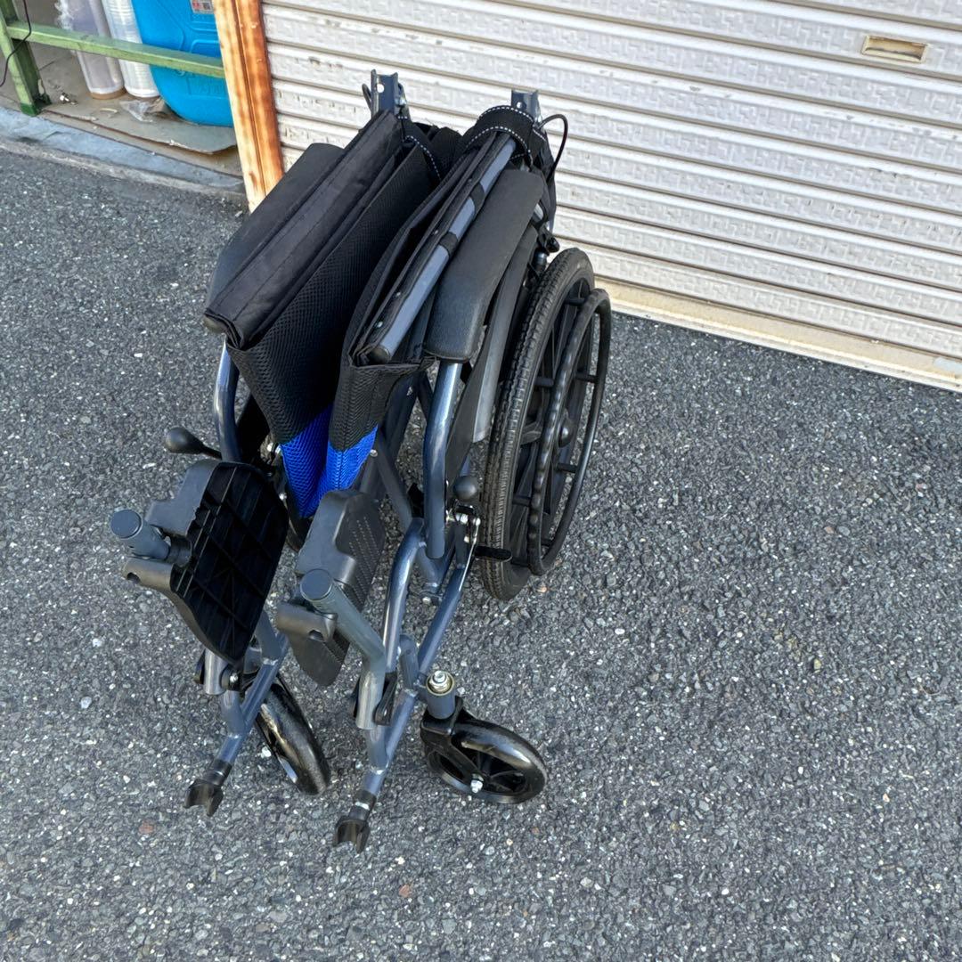 ノーパンクタイヤ 折りたたみ式 自走用車椅子 介助兼用【A-214】