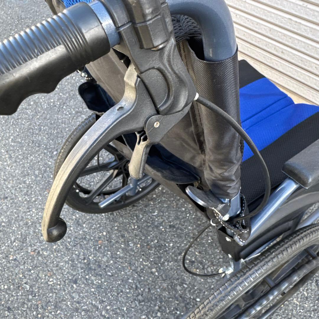 ノーパンクタイヤ 折りたたみ式 自走用車椅子 介助兼用【A-214】