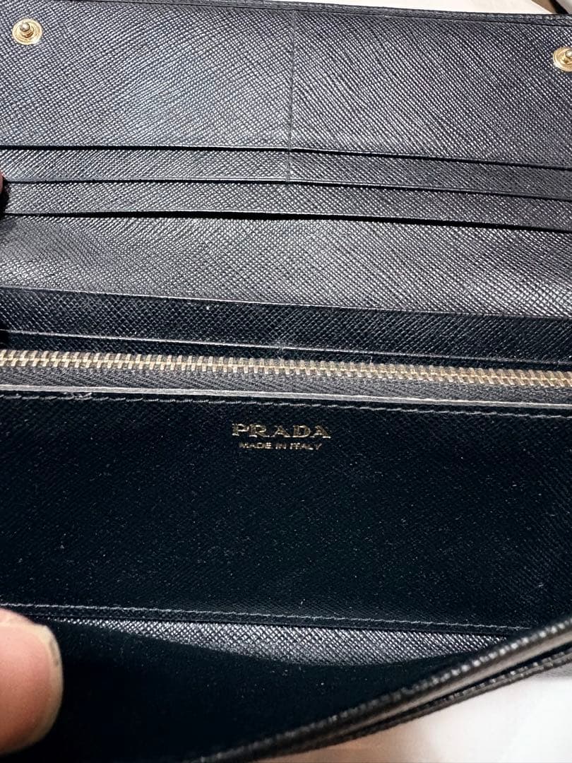 PRADA サフィアーノレザー トライアグル 長財布