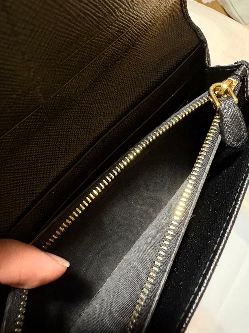 PRADA サフィアーノレザー トライアグル 長財布