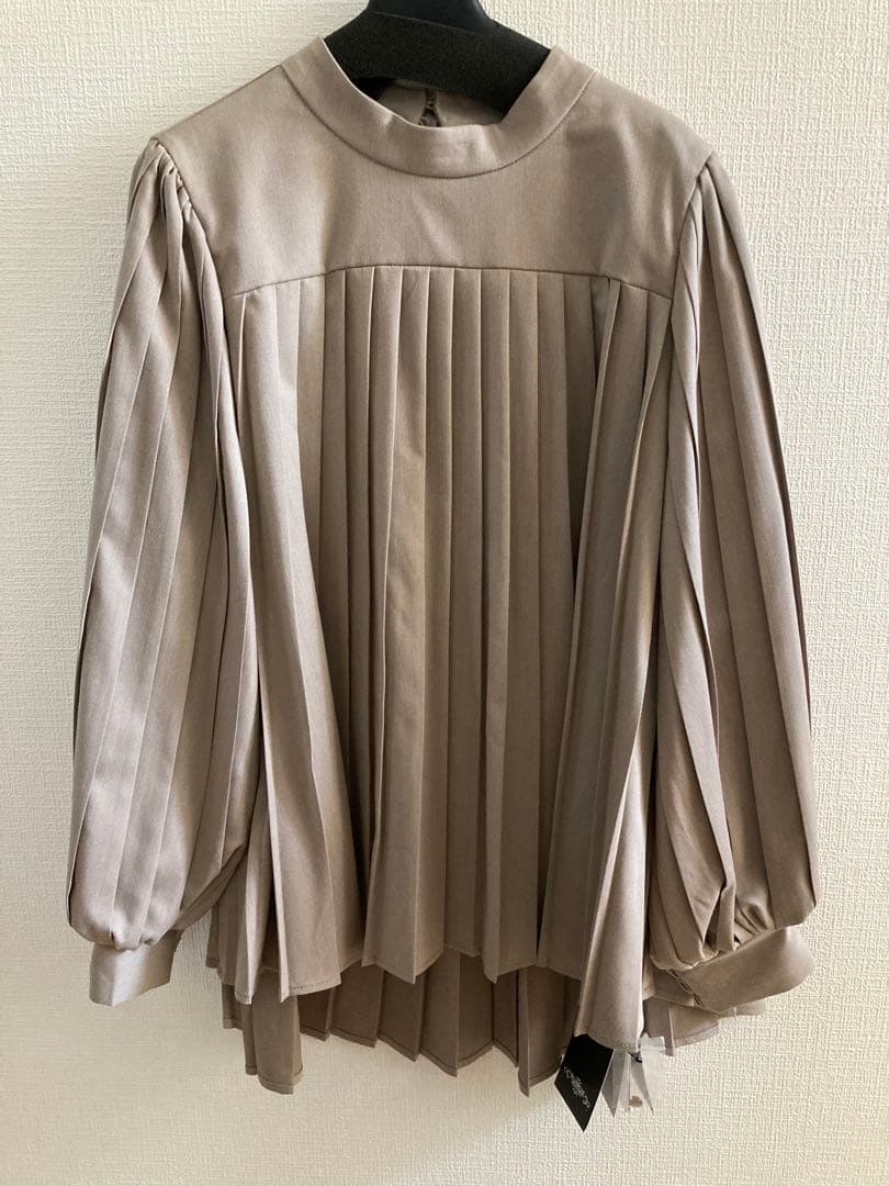 新品未使用】【2点セット】プリーツフレアトップス＆テーパードパンツセットアップ