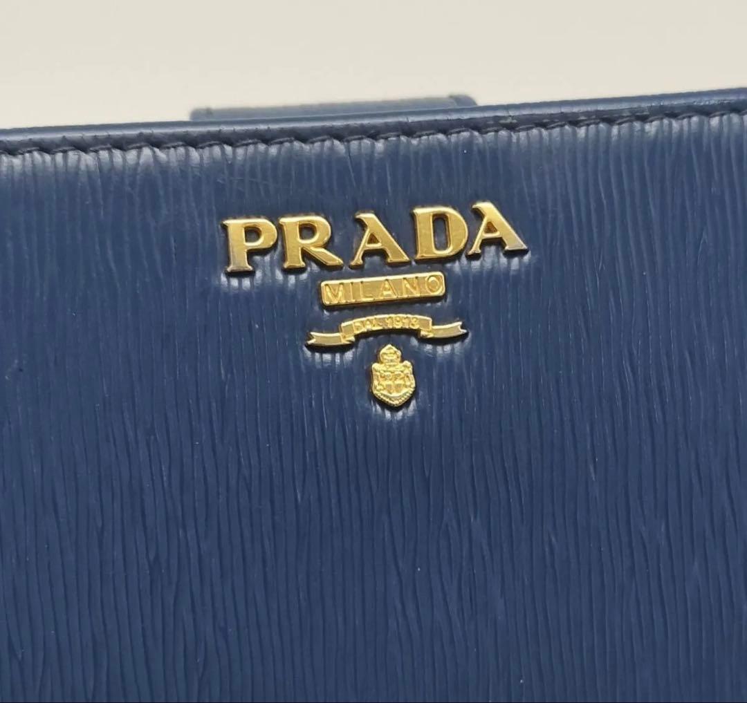 超美品　PRADA サフィアーノレザー　二つ折り財布 ブルーラウンドファスナー