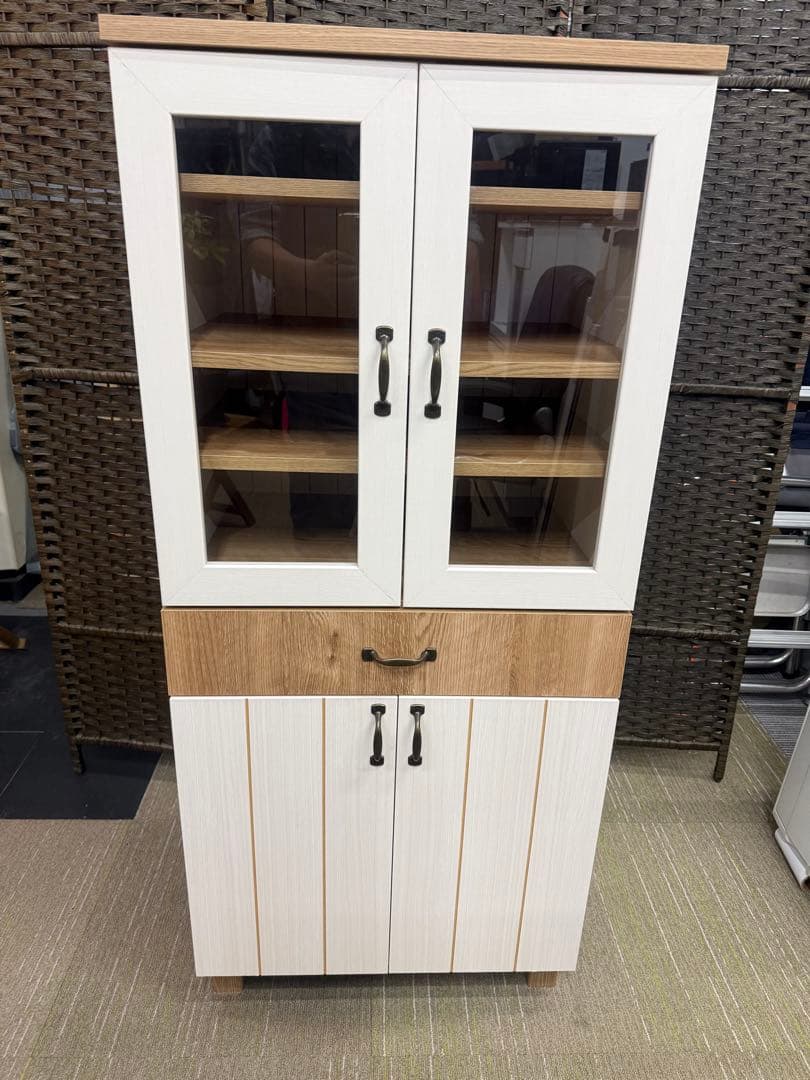 【美品】ニトリ　フレンチカントリー調キャビネット　(キャビネットW131)