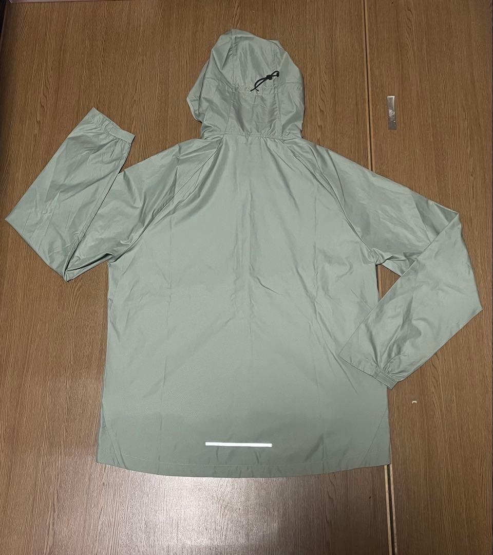 Nike 薄緑フード付きウィンドブレーカーと水色ショーツ　セットアップ