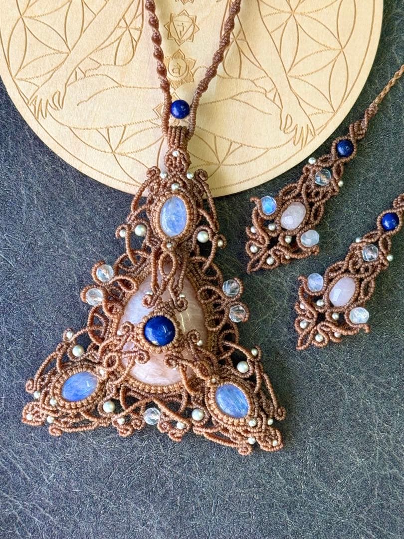 モルガナイト＆ラピスラズリ＆ムーンストーンの循環マクラメ編みネックレス♡♡♡