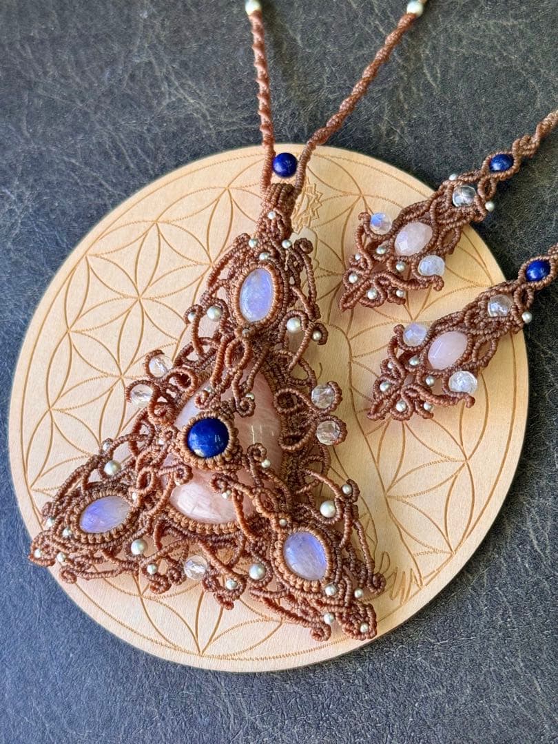 モルガナイト＆ラピスラズリ＆ムーンストーンの循環マクラメ編みネックレス♡♡♡