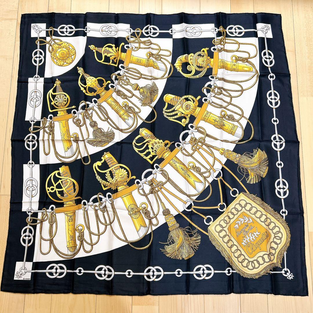 Hermès エルメス Cliquetis シルクカレ90 剣柄 黒系