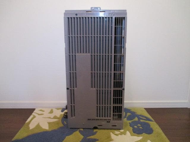 美品　トヨトミ　窓用エアコン　低騒音モデル　TIW-A1624 　2024年製