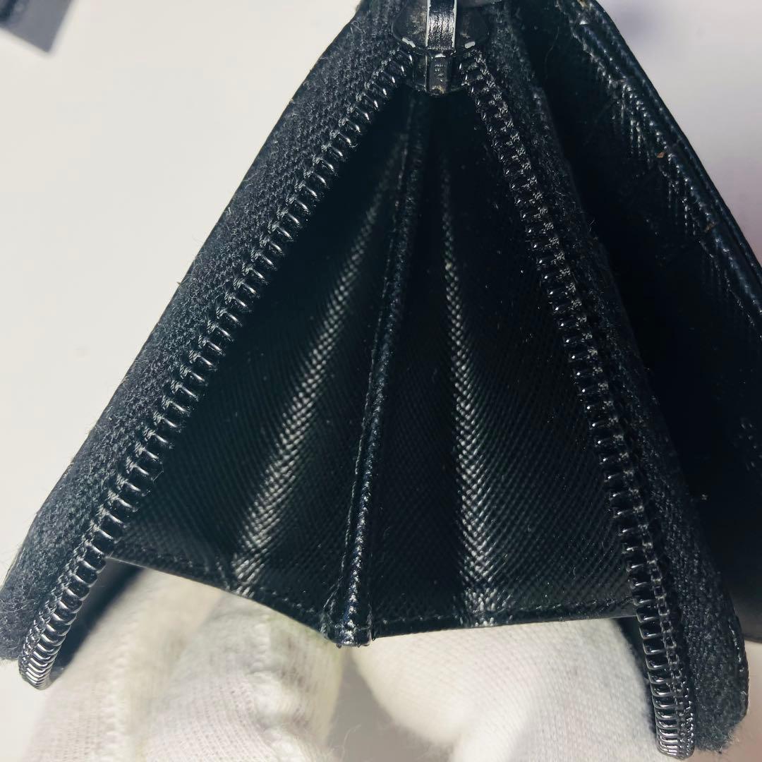 極美品　PRADA 黒 コンパクトウォレット　 サフィアーノレザーシルバー金具