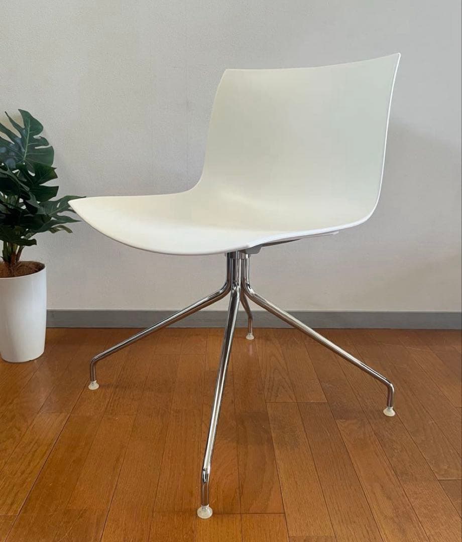 イタリア　arper アルペール　カティファ　チェア ② モダン　回転脚　美品