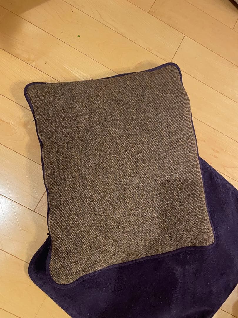 clash gate オピアム　ブラウンとパープルのクッション