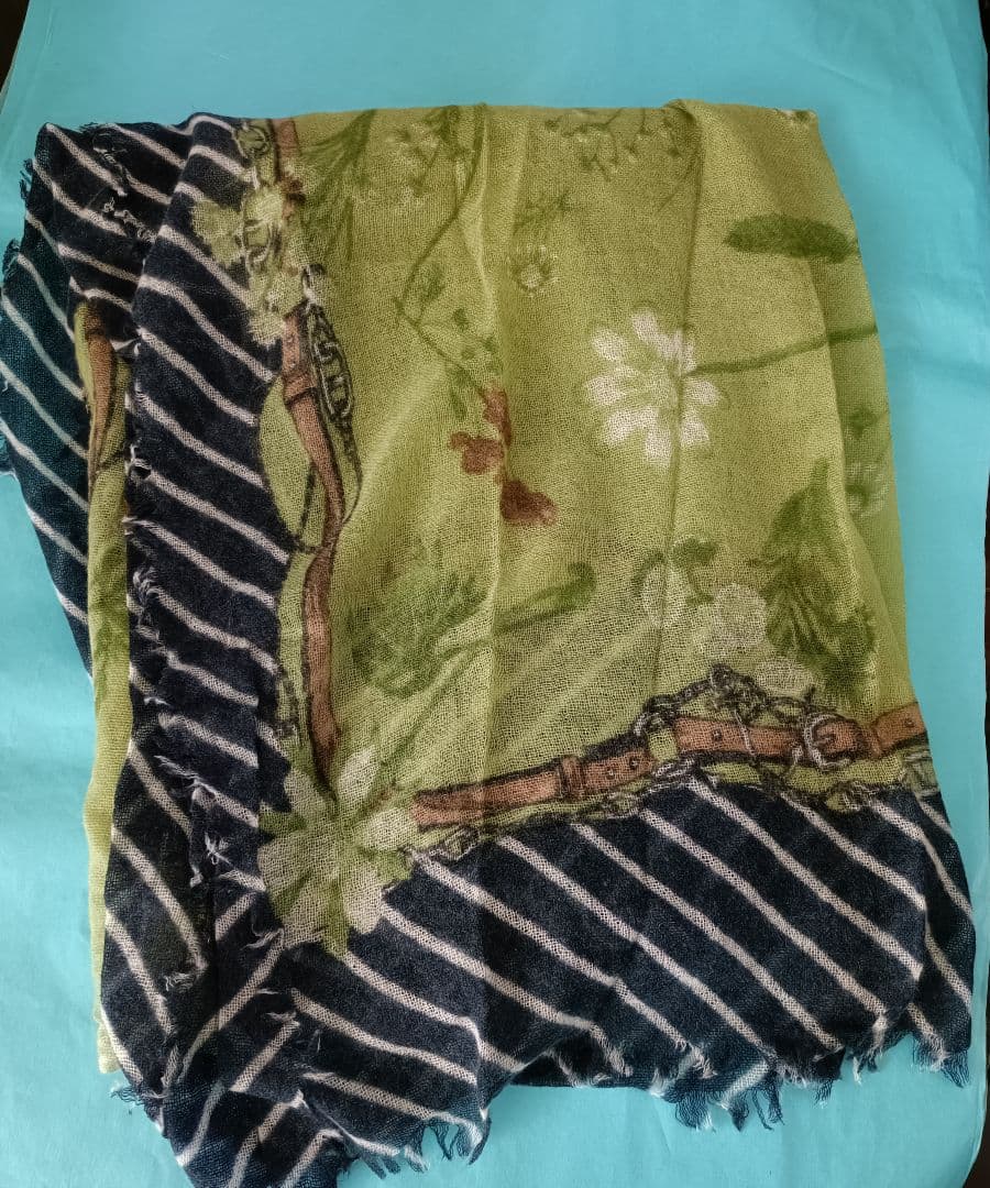 新品 アルバスカシミヤ１００％ ふんわりエアリーストールのストール