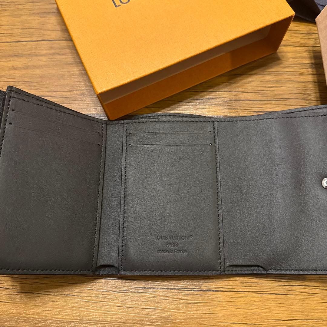 Louis Vuitton M12635 ヴィクター・ウォレット