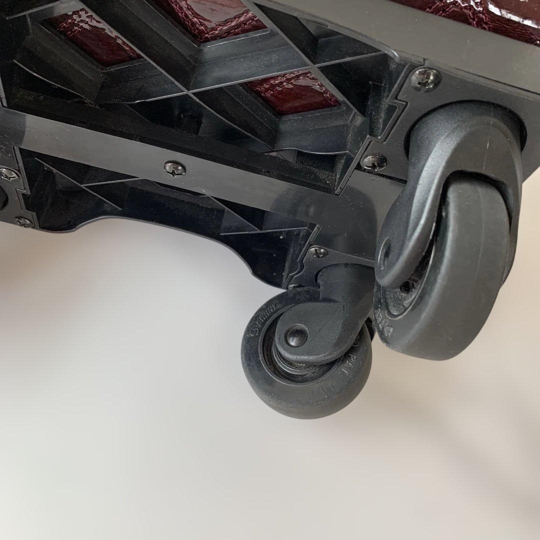 スワニーＳｗａｎｙキャリーショッピングバッグ　エナメルエマイロボルドー