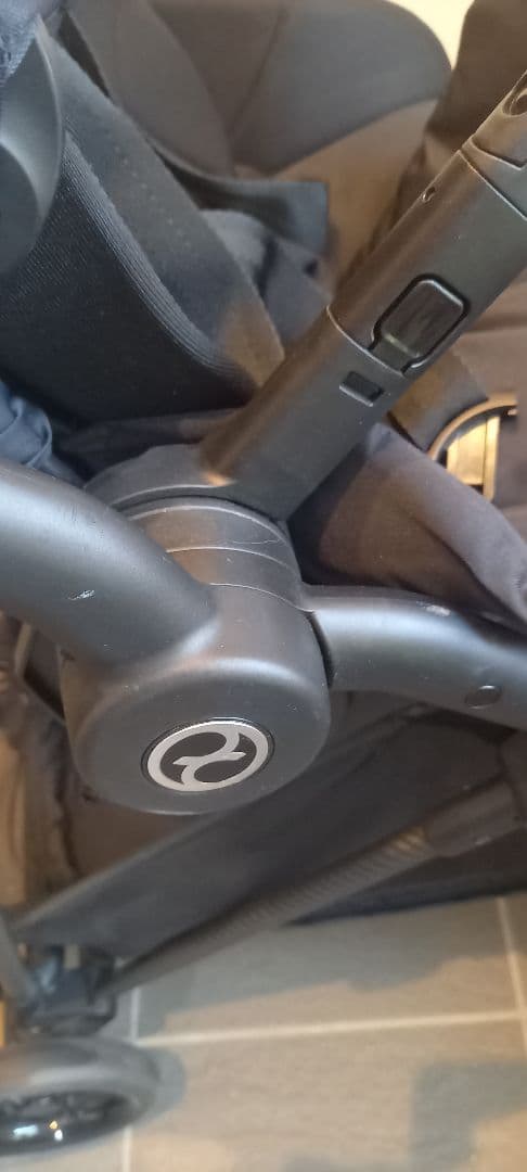 cybex サイベックス　メリオ カーボン　ブラック