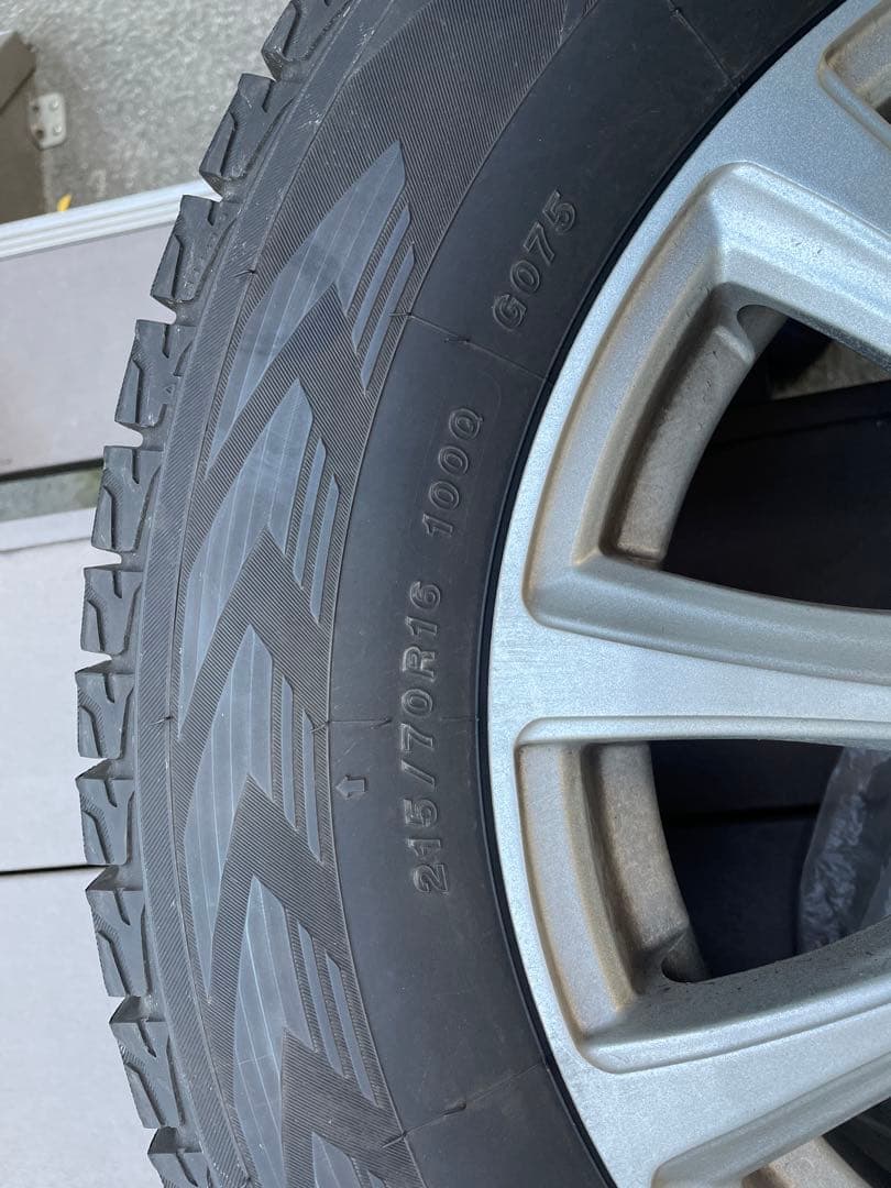 215/70R16 スタッドレスタイヤ 16インチ