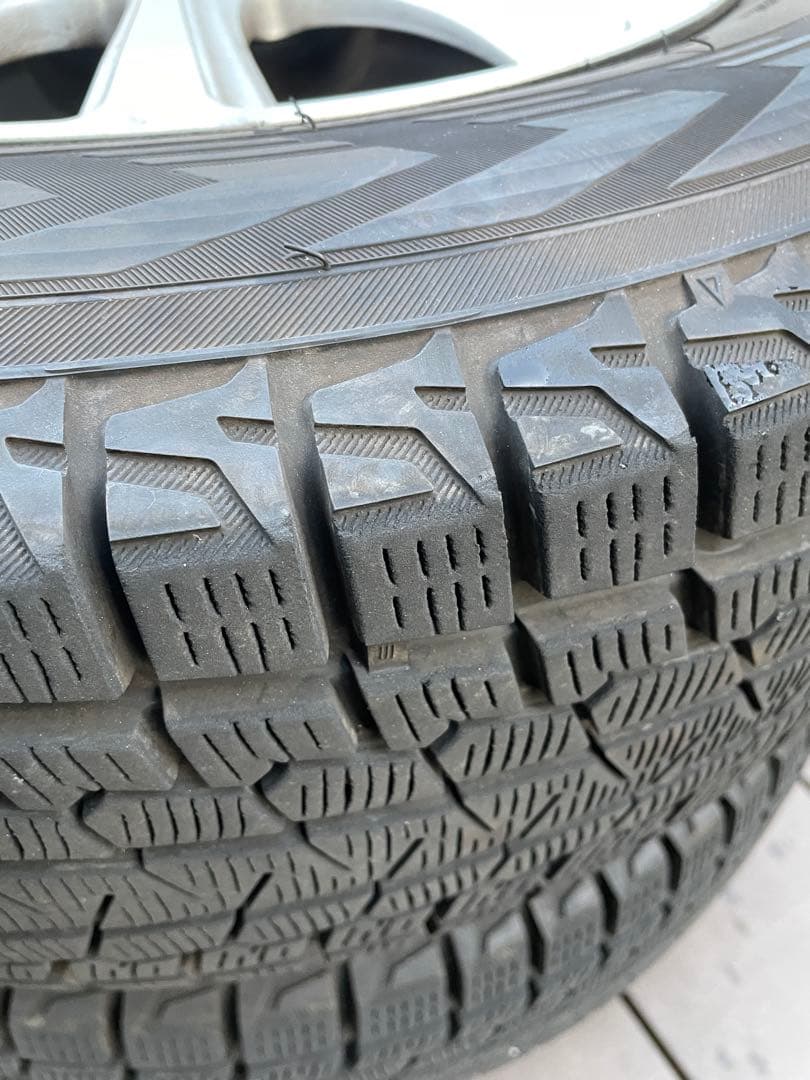 215/70R16 スタッドレスタイヤ 16インチ