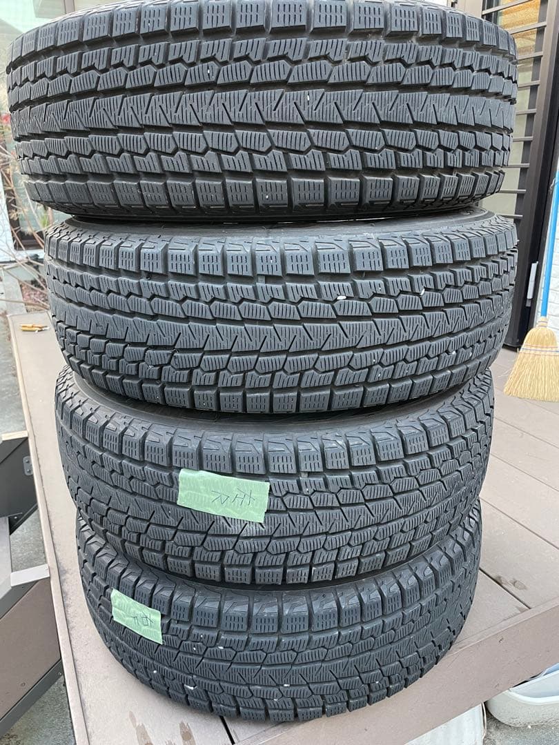 215/70R16 スタッドレスタイヤ 16インチ