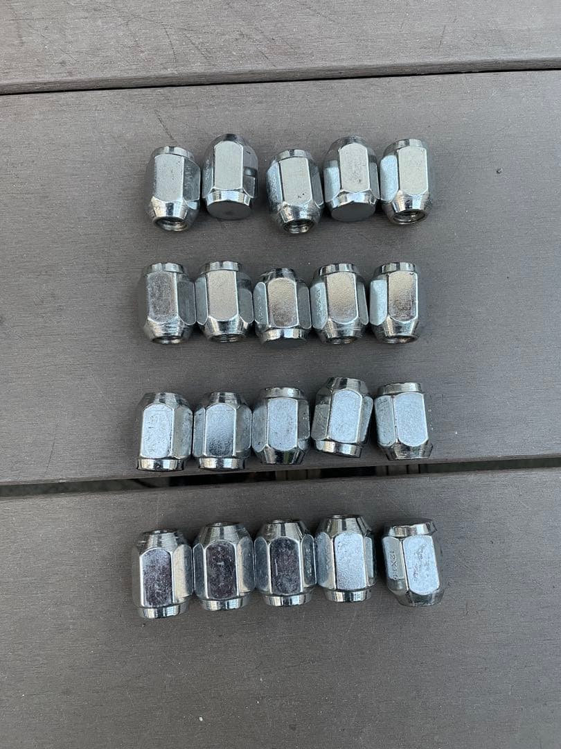 215/70R16 スタッドレスタイヤ 16インチ