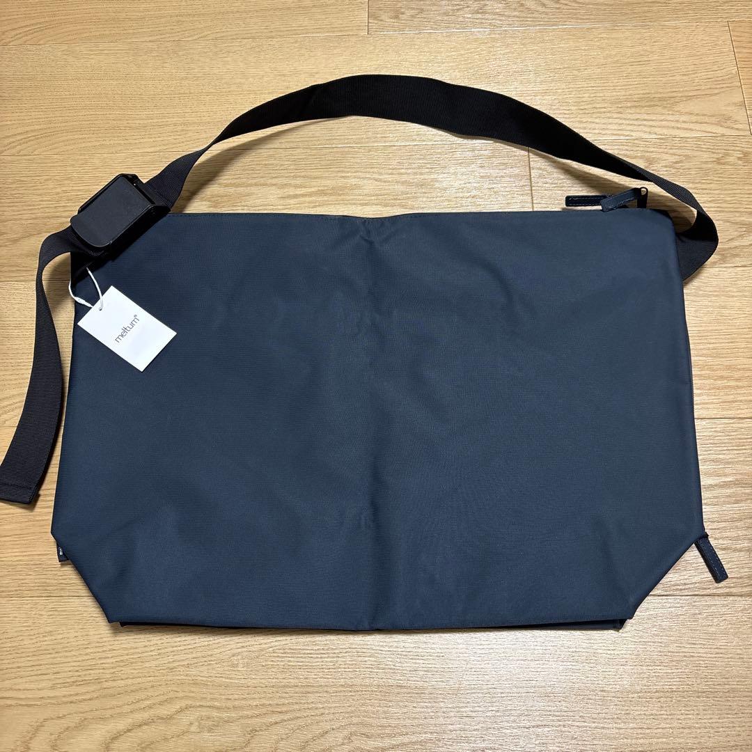 meltum メッセンジャーバッグ / ネイビー