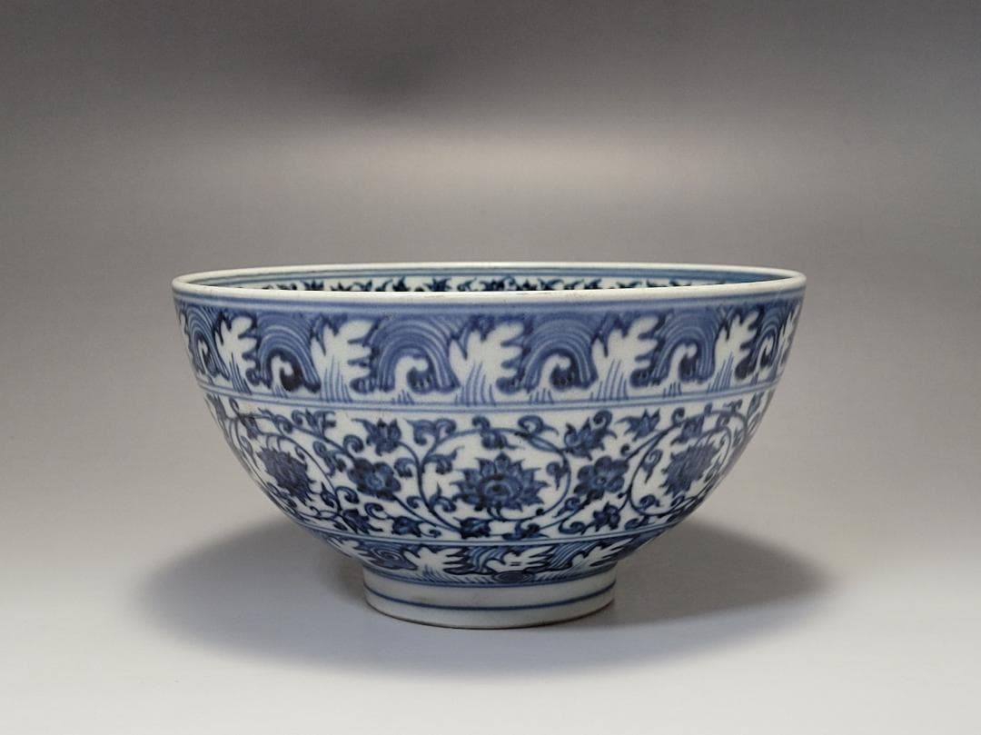 染付 内部波紋 纏枝花紋 碗「大明宣徳年製」銘 明清時代 幅約16.1cm