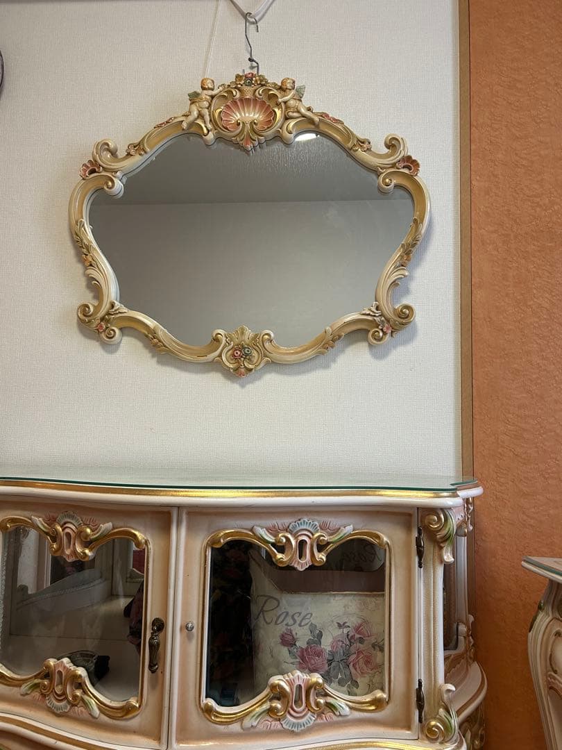ロココ調キャビネット　他出品の鏡とセットでお使いください